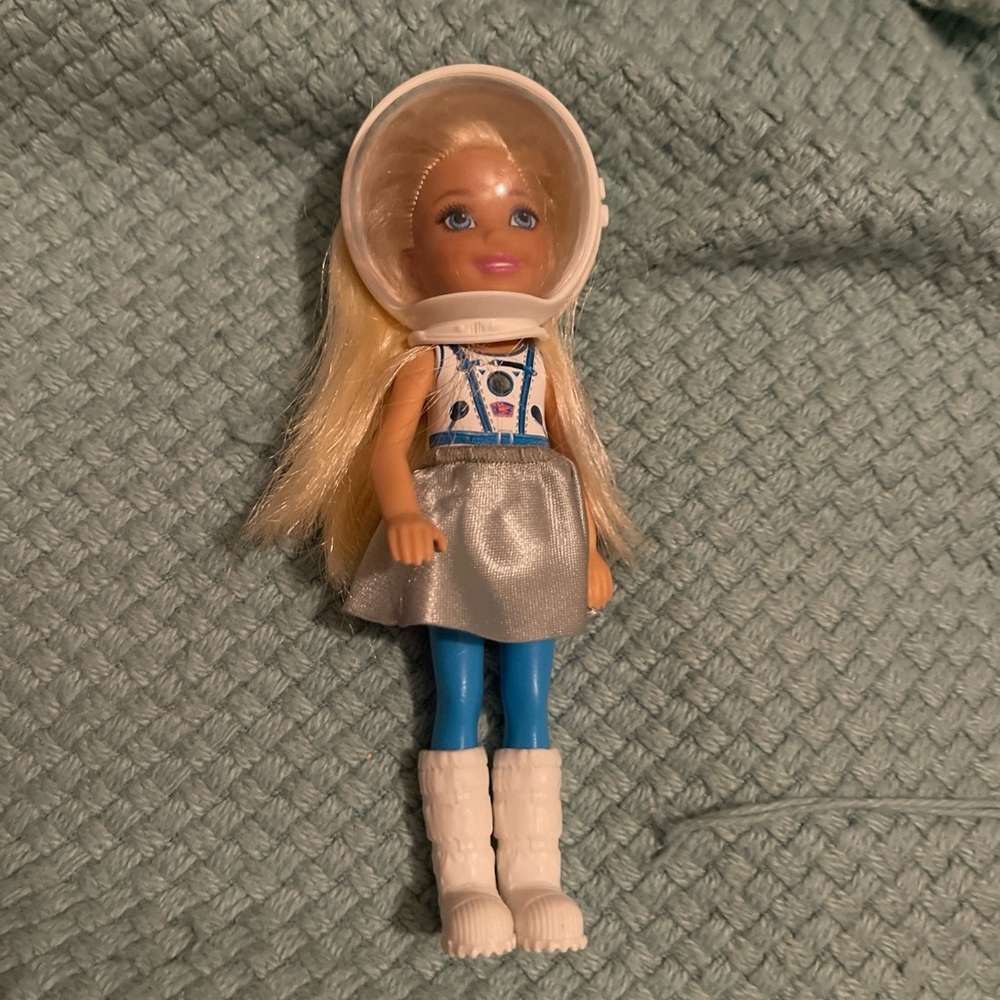 Barbie Chelsie Space Discovery Doll Astronaut Helmet Skirt Boots 5.5"